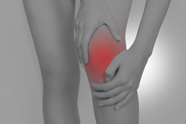 筋力の低下も膝が痛む原因のひとつです